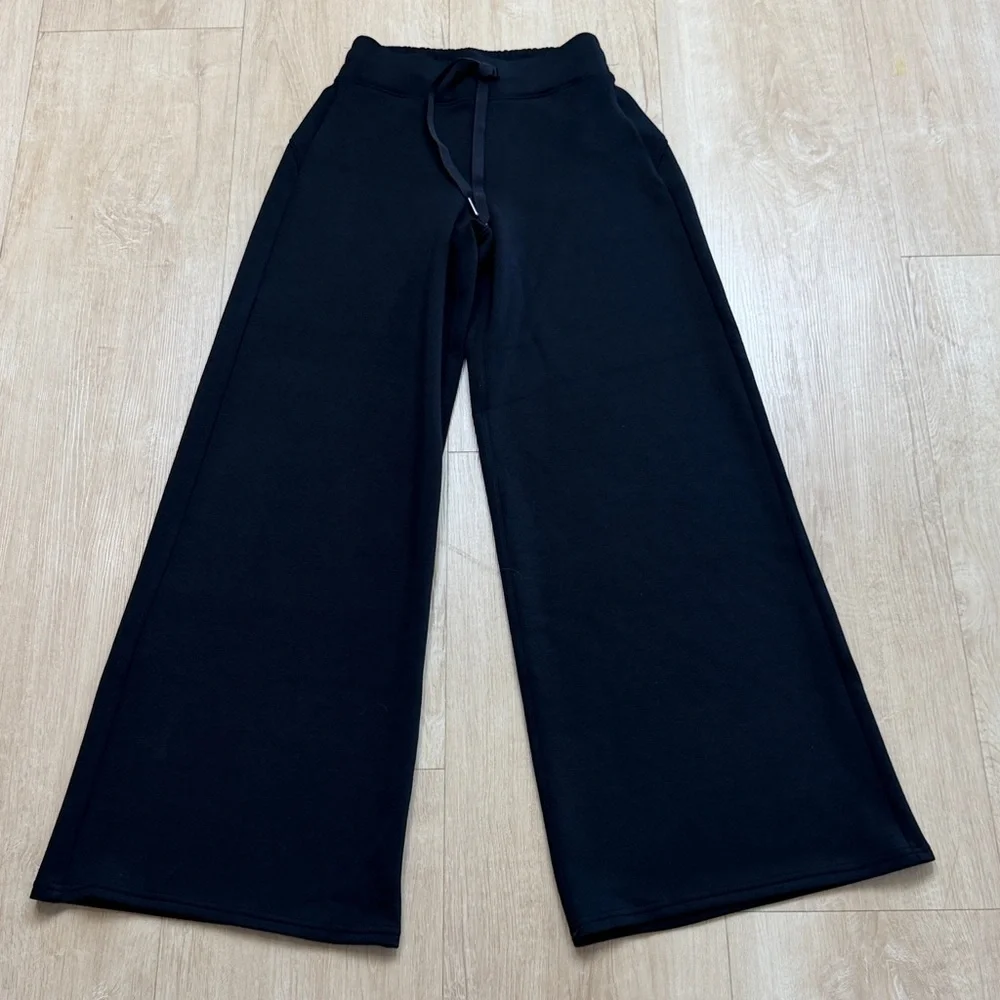 Spanx AIR ESSENTIALS Wide Leg Pant BLACK
Size XS PETITE - Picture 4 of 9